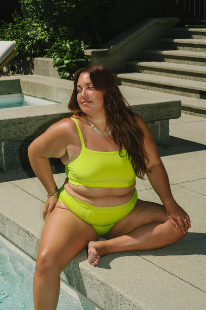 Lime Punch | Model is wearing size 2XL