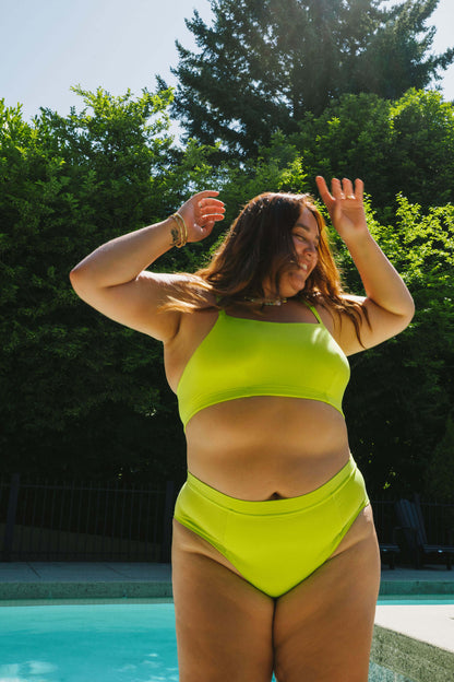 Lime Punch | Model is wearing size 2XL