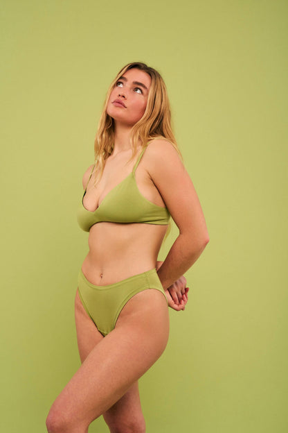 Pistachio | Model is wearing size M