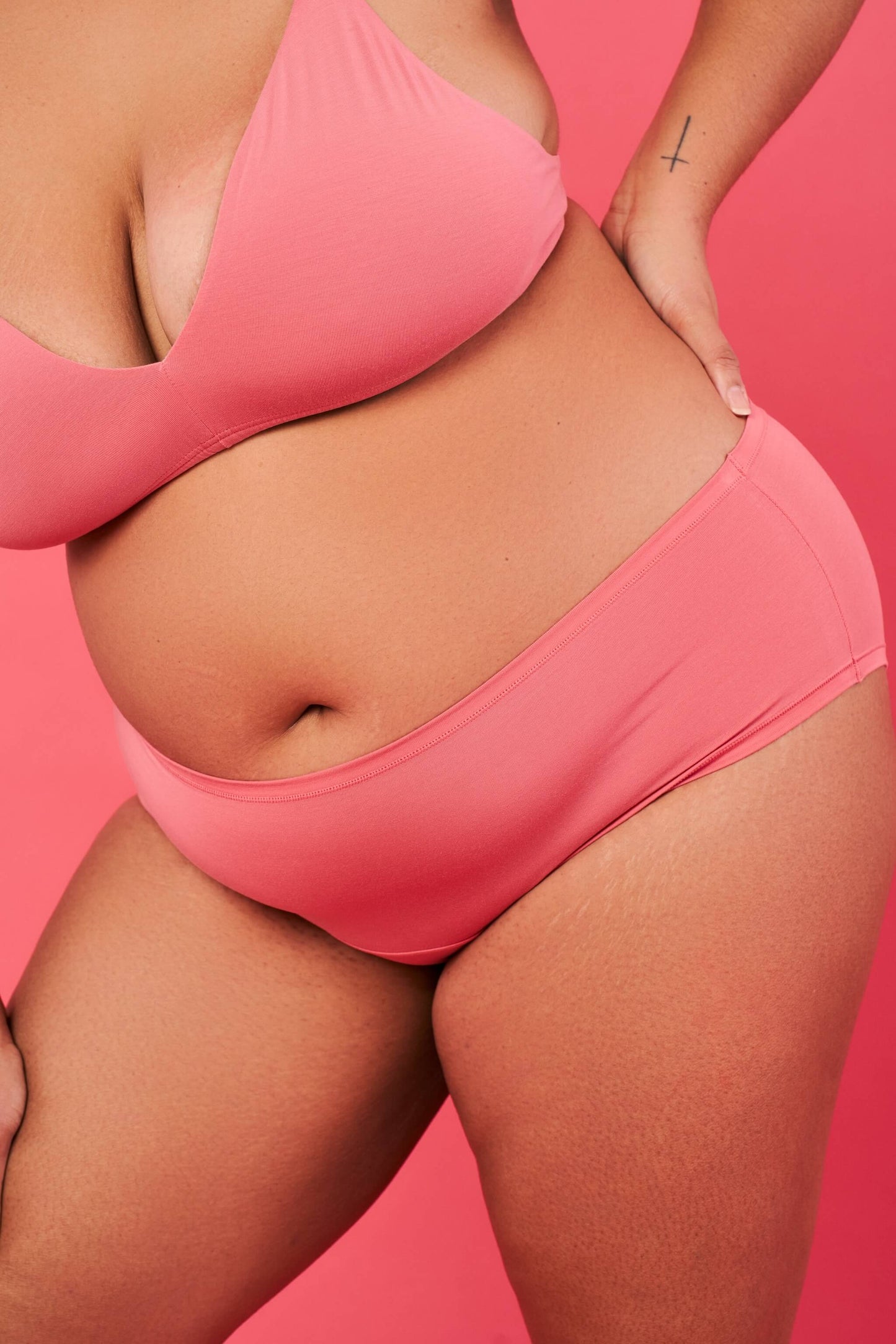 Desert Rose | Model is wearing size 2XL
